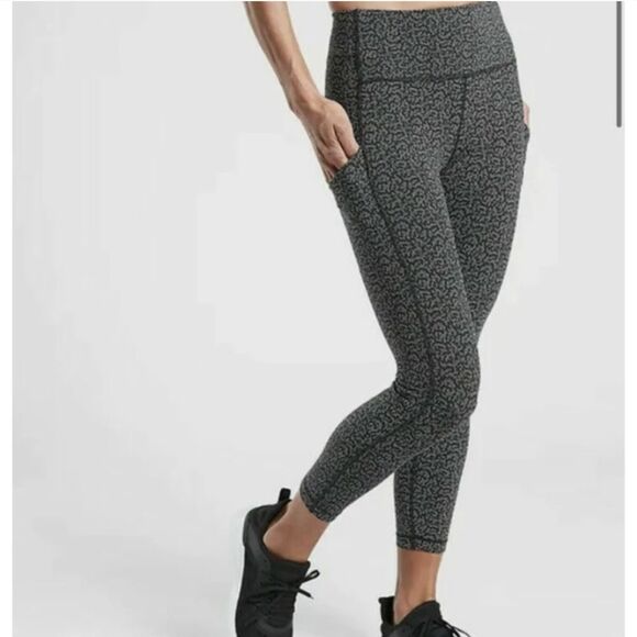 Athleta Ultimate Stash Textured 7/8 Tight Leggings Black White Pockets M Medium - Picture 2 of 7